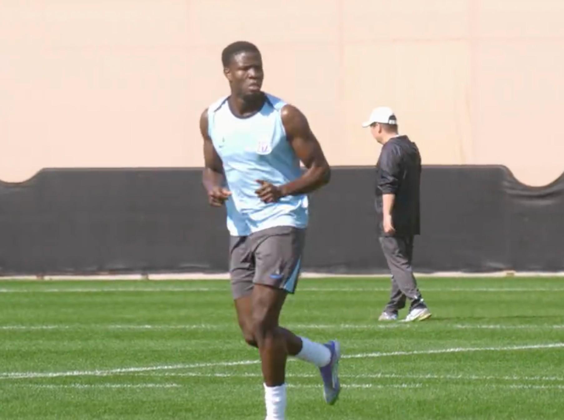 kaiyun-记者：申花队员对盖伊的印象就是“壮”，在身前就是一堵墙